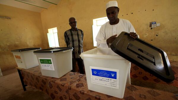 Uno de los centros electorales en Jartum - Sputnik Mundo