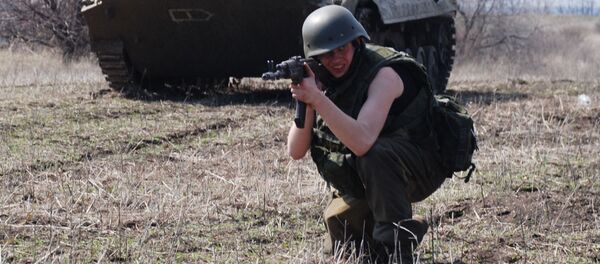 Un miliciano de Donbás Un miliciano de Donbás - Sputnik Mundo