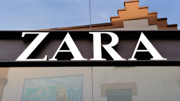 Logo de Zara en una de las tiendas de la cadena - Sputnik Mundo