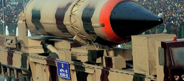 Misil balístico con capacidad nuclear Agni III (Archivo) - Sputnik Mundo