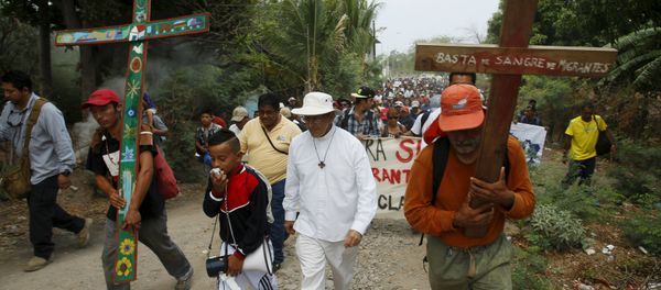Caravana de migrantes encabezada por el sacerdote católico Alejandro Solalinde Caravana de migrantes encabezada por el sacerdote católico Alejandro Solalinde - Sputnik Mundo