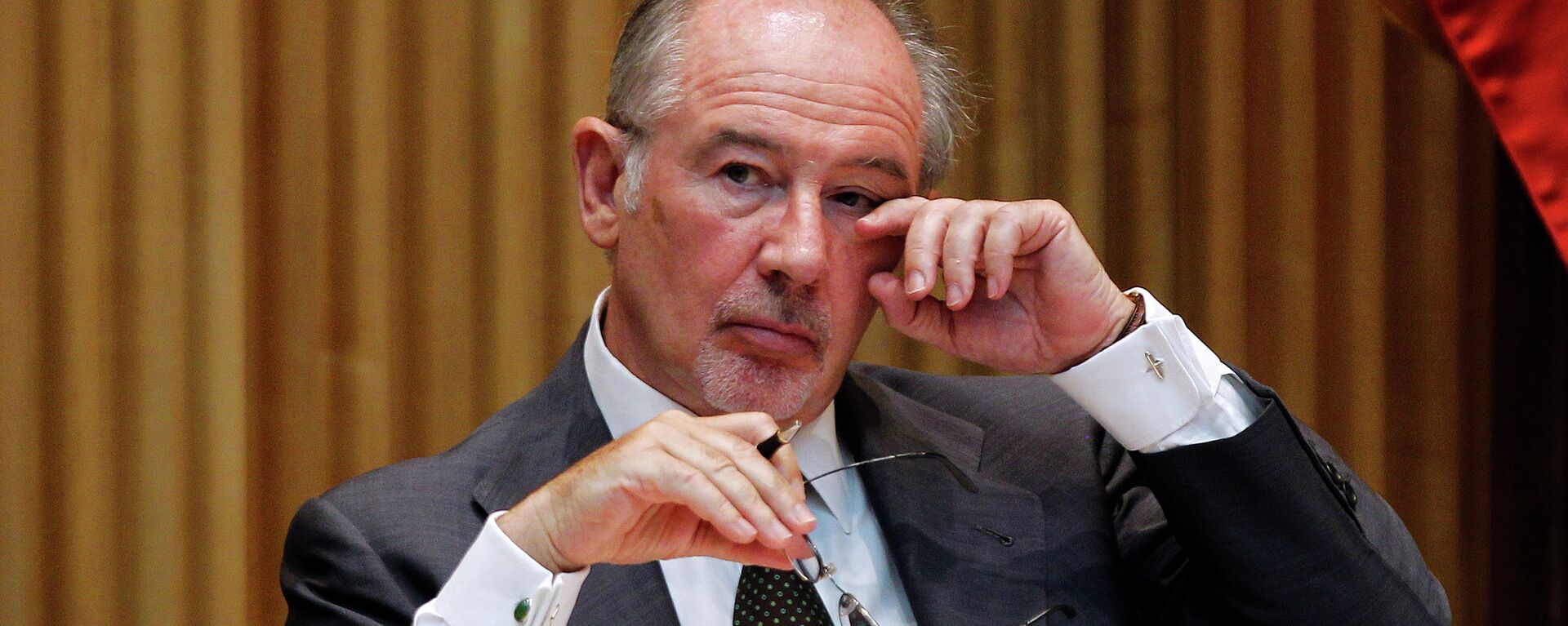 Rodrigo Rato, former chairman of Spanish bank Bankia and Spain's former Deputy Prime Minister gestures during a parliamentary hearing at the Spanish Parliament, in Madrid - Sputnik Mundo, 1920, 24.03.2021