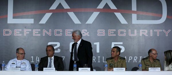 Ministro de Defensa de Brasil Jaques Wagner en la feria LAAD Defense & Security 2015 - Sputnik Mundo