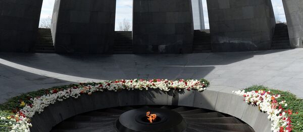Monumento dedicado a víctimas del genocidio armenio, Tsitsernakaberd - Sputnik Mundo