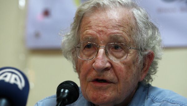 Noam Chomsky - Sputnik Mundo