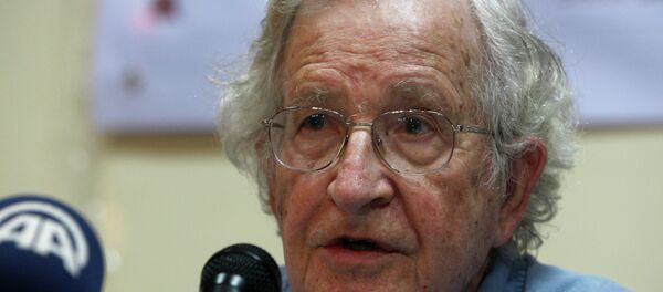 Noam Chomsky - Sputnik Mundo