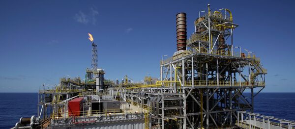 Buque-plataforma de Petrobras Cidade de Angra dos Reis en el campo de Tupi en el presal de la Cuenca de Santos Buque-plataforma de Petrobras Cidade de Angra dos Reis en el campo de Tupi en el presal de la Cuenca de Santos - Sputnik Mundo