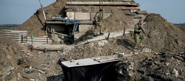 El Ejército ucraniano construye fortificaciones en la línea de separación - Sputnik Mundo