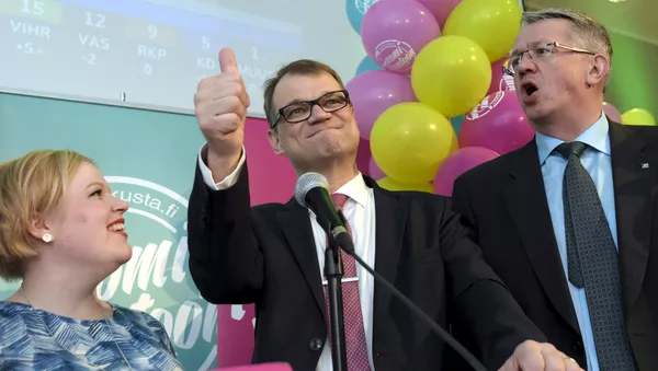 Annika Saarikko, Juha Sipila y Juha Rehula, los miembros del Partido del Centro - Sputnik Mundo