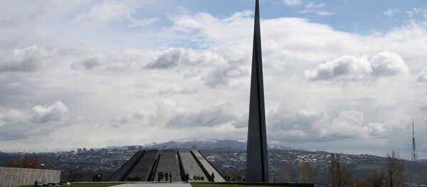 Monumento dedicado a víctimas del genocidio armenio, Tsitsernakaberd - Sputnik Mundo