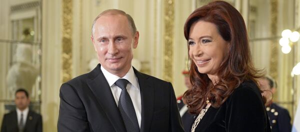 Vladímir Putin, presidente de Rusia, y Cristina Fernández de Kirchner, presidenta de Argentina, durante el encuentro en Buenos Aires, el 12 de julio, 2014 Vladímir Putin, presidente de Rusia, y Cristina Fernández de Kirchner, presidenta de Argentina, durante el encuentro en Buenos Aires, el 12 de julio, 2014 - Sputnik Mundo