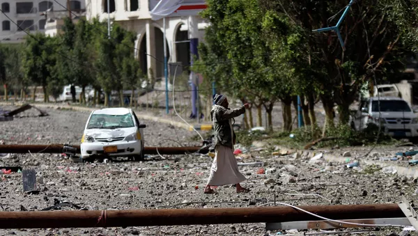 Capital yemení, Saná, tras uno de los bombardeos. 20 de abril de 2015 - Sputnik Mundo