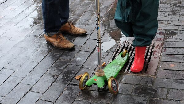 Un hombre y un niño - Sputnik Mundo