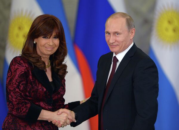 Presidenta de Argentina, Cristina Fernández de Kirchner y presidente de Rusia, Vladímir Putin, abril de 2015 - Sputnik Mundo