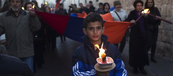 Members of the Armenian community attend a memorial march marking the 100th anniversary of the mass killings of 1.5 million Armenians by Ottoman Turkish forces in Jerusalem's Old City April 23, 2015. - Sputnik Mundo