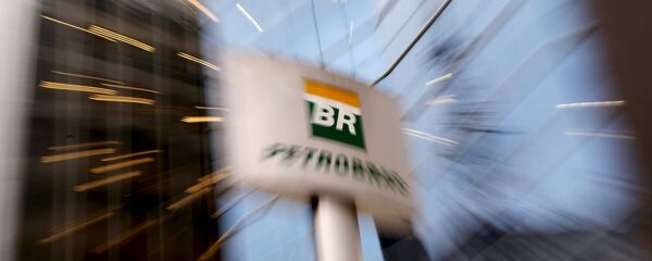 The Petrobras logo in front of the company's headquarters in Sao Paulo - Sputnik Mundo