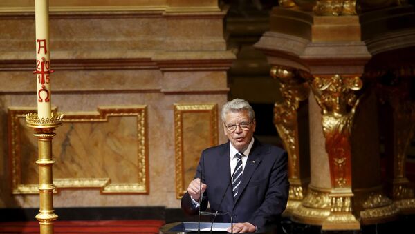 El presidente de Alemania, Joachim Gauck, durante el oficio ecuménico en la catedral evangélica de Berlín, con ocasión del centenario de las expulsiones iniciadas en abril de 1915. - Sputnik Mundo