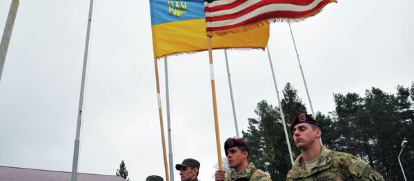Envíos de armas de EEUU a Kiev intensificarían conflicto en Donbás, dice experto - Sputnik Mundo