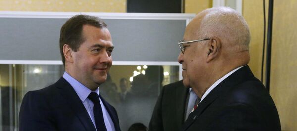 Primer ministro de Rusia, Dmitri Medvédev y vicepresidente del Consejo de Ministros de Cuba, Ricardo Cabrisas - Sputnik Mundo
