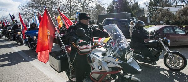 Moteros del club Nochnie Volki (Lobos Nocturnos) - Sputnik Mundo