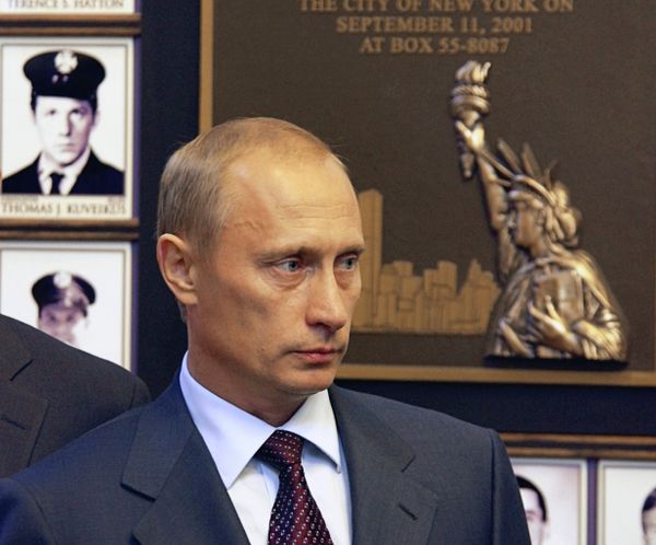 Vladimir Putin rinde homenaje a los bomberos fallecidos el 11S en Nueva York Vladimir Putin rinde homenaje a los bomberos fallecidos el 11S en Nueva York - Sputnik Mundo