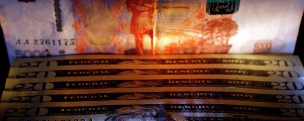 dólares y rublos - Sputnik Mundo