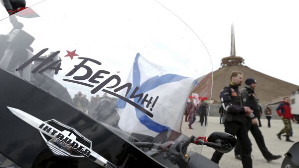 Moteros rusos Los Lobos Nocturnos - Sputnik Mundo