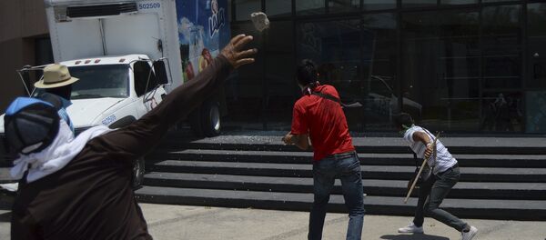 Hartazgo causa protestas violentas en México, dice asesor del caso masacre Ayotzinapa Hartazgo causa protestas violentas en México, dice asesor del caso masacre Ayotzinapa - Sputnik Mundo