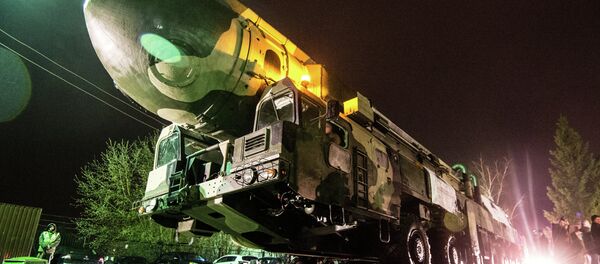 Lanzadera de misiles Topol - Sputnik Mundo