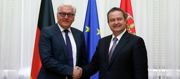 Presidente de turno de la OSCE, Ivica Dacic (izda.) y ministro de Exteriores de Alemania, Frank-Walter Steinmeier - Sputnik Mundo