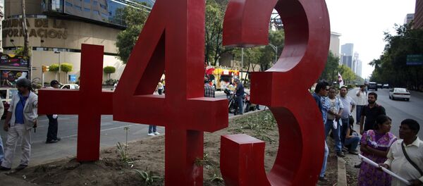 Un monumento a los estudiantes desaparecidos en México Un monumento a los estudiantes desaparecidos en México - Sputnik Mundo