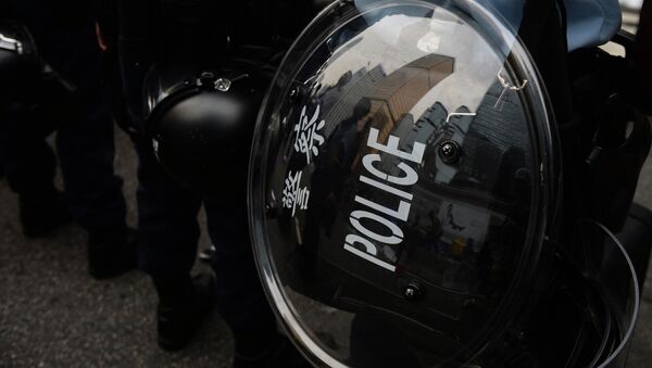 Police keep vigil as they clear the main pro-democracy protest site in the Admiralty district in Hong Kong on December 11, 2014 - Sputnik Mundo