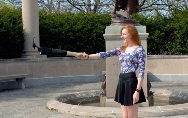 Selfie Arm - Sputnik Mundo