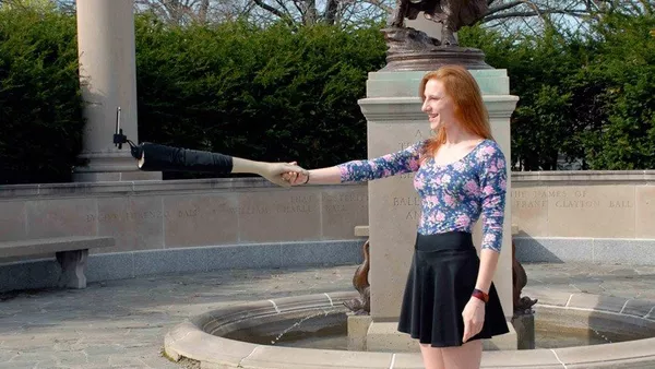 Selfie Arm - Sputnik Mundo