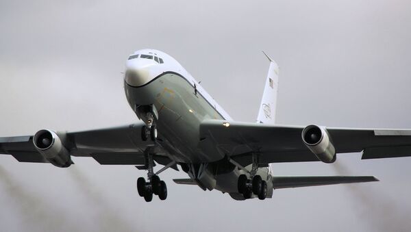 Avión estadounidense OC-135B - Sputnik Mundo