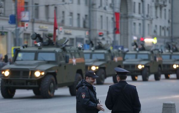 Primer ensayo nocturno del Desfile de la Victoria en Moscú - Sputnik Mundo