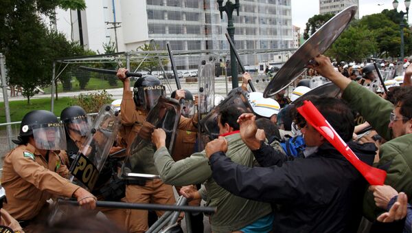 Polémica en Brasil tras la fuerte represión a los profesores por el gobernador de Paraná - Sputnik Mundo