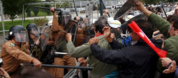Polémica en Brasil tras la fuerte represión a los profesores por el gobernador de Paraná - Sputnik Mundo