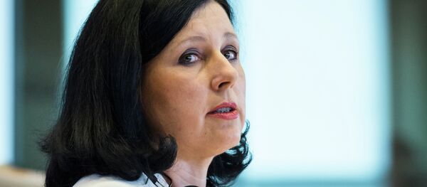 Vera Jourová, comisaria europea de Justicia - Sputnik Mundo