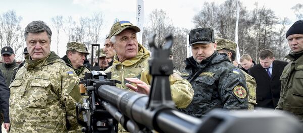 Petró Poroshenko, presidente de Ucrania (izda.) Petró Poroshenko, presidente de Ucrania (izda.) - Sputnik Mundo