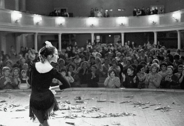Maya Plisétskaya como Carmen en el ballet Carmen Suit - Sputnik Mundo