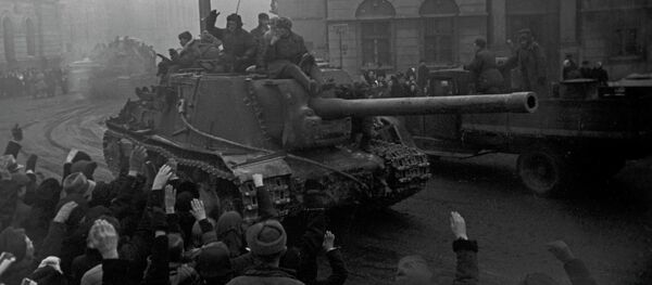 Tanque soviético en las calles de Polonia - Sputnik Mundo