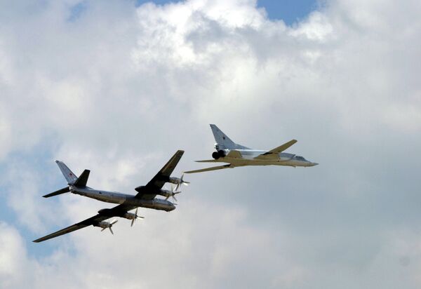 Bombarderos estratégicos Tu-95 y Tu-22 - Sputnik Mundo
