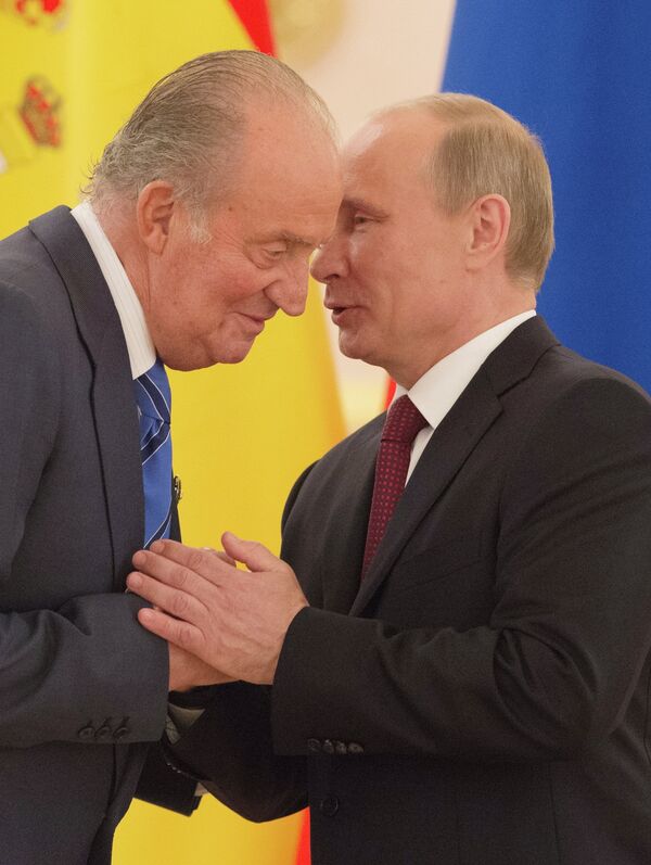 El Rey Juan Carlos I y el presidente de Rusia Vladímir Putin durante un encuentro en 2012 - Sputnik Mundo