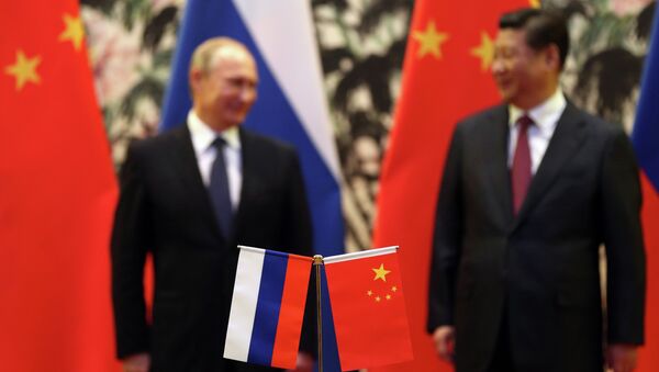 Banderas de Rusia y China - Sputnik Mundo