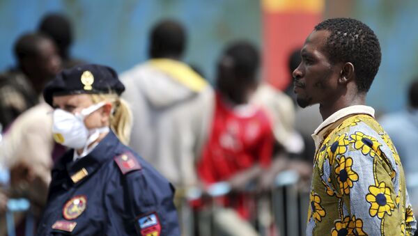 Al menos 40 inmigrantes mueren en un naufragio en el Mediterráneo - Sputnik Mundo