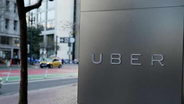 Fiscales allanan oficinas de Uber en capital argentina - Sputnik Mundo