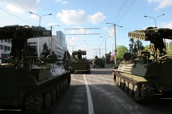 Ensayo de la Parada de la Victoria en Donetsk - Sputnik Mundo