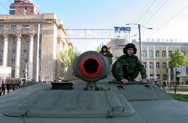 Ensayo de la Parada de la Victoria en Donetsk - Sputnik Mundo