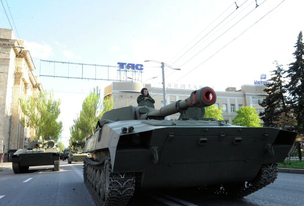 Ensayo de la Parada de la Victoria en Donetsk - Sputnik Mundo
